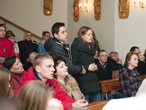 Uczestnicy rekolekcji w pilskiej kolegiacie Matki Bożej Wspomożenia Wiernych