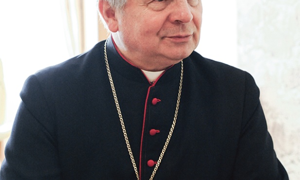 Radomski ordynariusz bp Henryk Tomasik jest m.in. szefem Rady ds. Duszpasterstwa Młodzieży oraz delegatem ds. Światowych Dni Młodzieży. Nie raz uczestniczył w ŚDM, głosząc katechezy dla uczestników