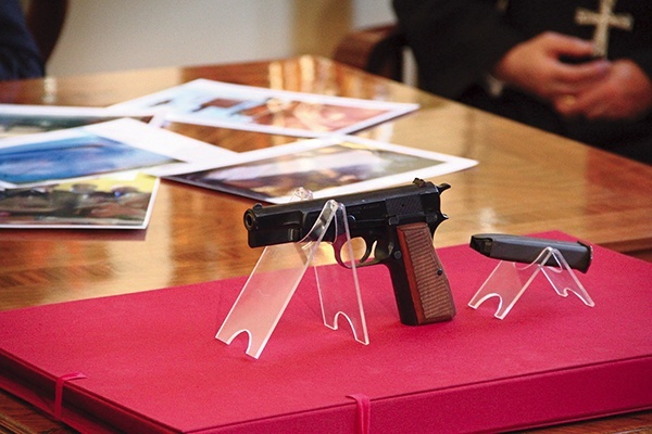 W sali zamachu można będzie oglądać pistolet, z którego Ali Agca strzelał do Jana Pawła II  13 maja 1981 r. 
