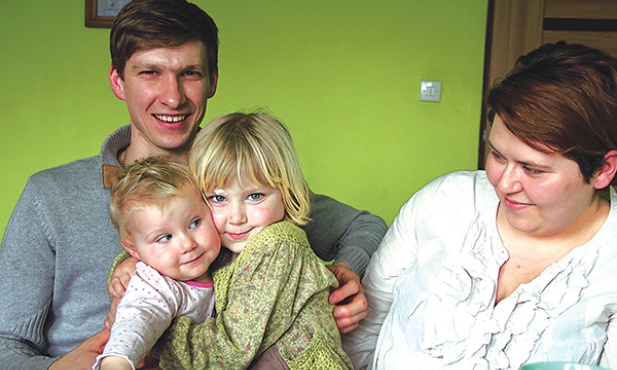Marcin i Mirela Bednarscy z Blanką i Zuzią