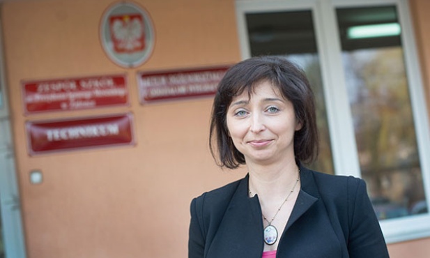 Nie zakazuję uczniom poznawania ideologii gender, ale uważam, że opieranie na niej wychowania szkodzi młodzieży – mówi Anna Nowińska-Mróz, dyrektor Zespołu Szkół w podwarszawskiej Zielonce