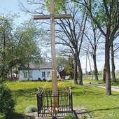 Nowy krzyż został postawiony  18 marca 2002 roku