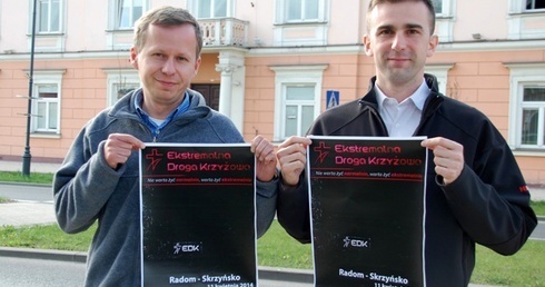 Do udziału w Ekstremalnej Drodze Krzyżowej zachęcają (od lewej) Irek  Zdrojkowski i Jakub Mitek