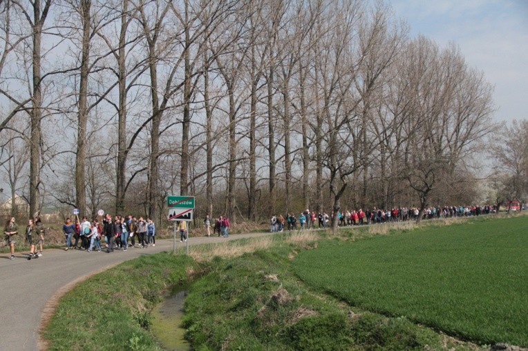 Idą w rocznicę śmierci Jana Pawła II