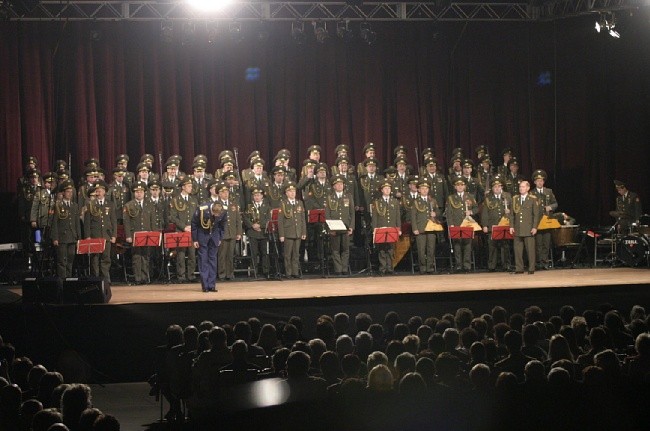 Chórzyści bez mundurów