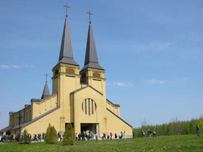 Kościół pw. bł. Jana Pawła II w Ciechanowie został wzniesiony w latach 1997-2011