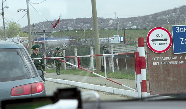 Nieuznawane przez nikogo na świecie, ale działające de facto przejście graniczne między Mołdawią a Naddniestrzem