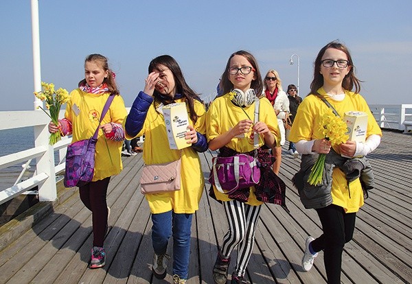  Wolontariusze na sopockim molo zbierali datki na rzecz potrzebujących