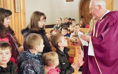  Po każdej Mszy św. wierni mogli oddać cześć relikwiom św. Małgorzaty