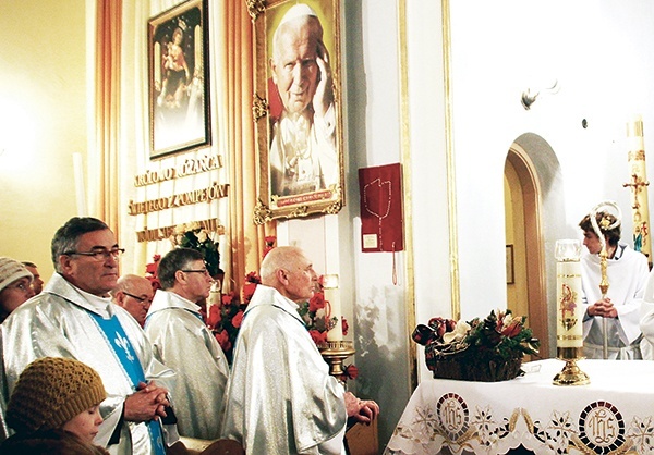   Papież Polak jest orędownikiem modlących się na Kaplicówce  