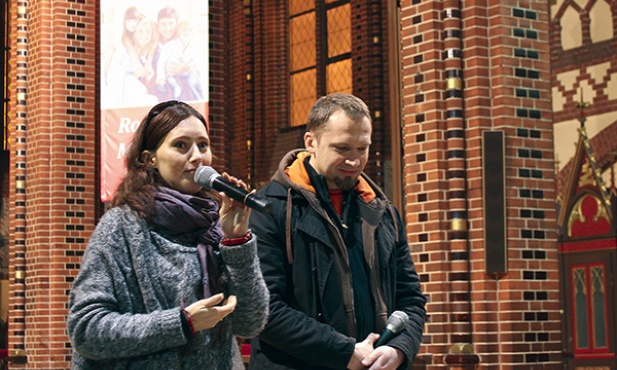  Iwona i Marcin Ziemniewiczowie w gliwickiej katedrze