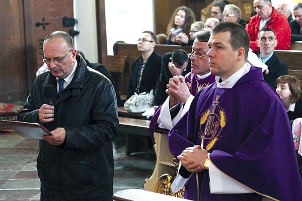  „Matko Kościoła! Zjednocz nas wszystkich nie tylko wokół zabiegania o powszedni chleb, bardziej jeszcze zjednocz nas w trosce o miejsce Boga w nas i pośród nas” – fragment zawierzenia