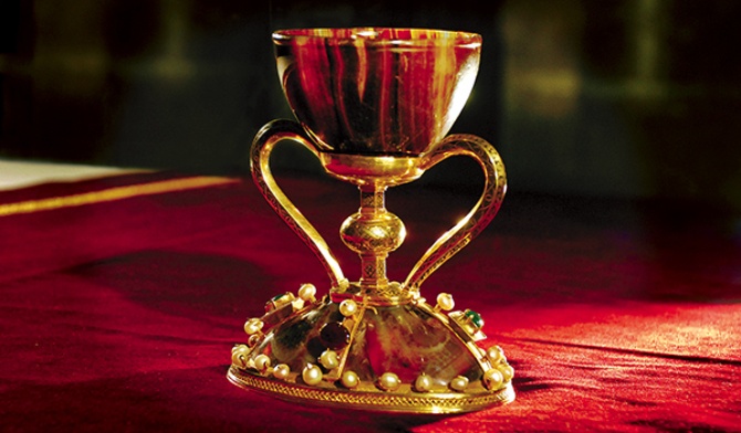 Czarka kielicha, przechowywanego w katedrze w Walencji,  od wieków jest czczona  jako naczynie, którym posłużył się Jezus podczas Ostatniej Wieczerzy