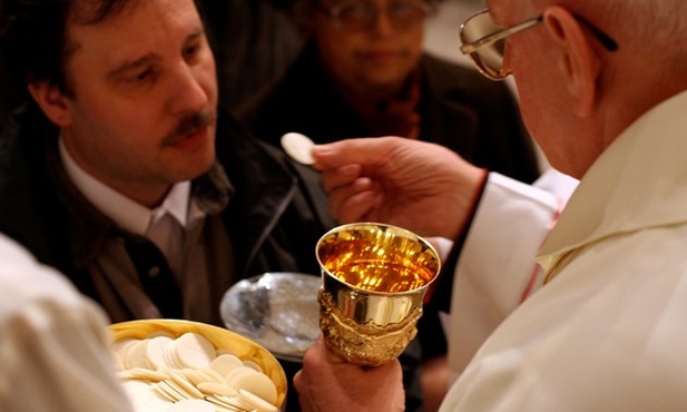 Chrystus Pan karmi nas