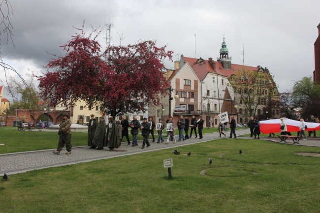 Kolejna rocznica, kolejne hasła