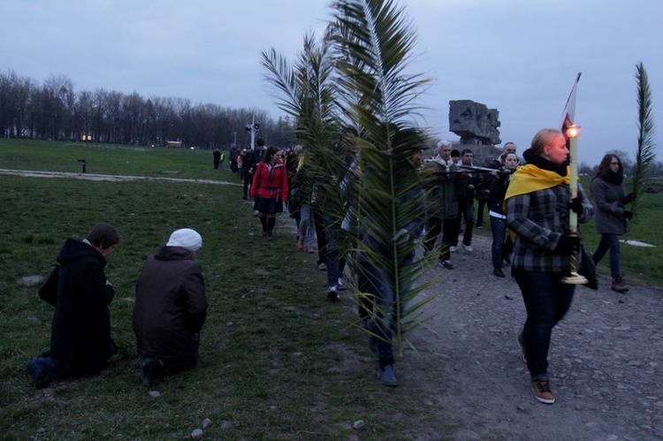 Droga Krzyżowa na Majdanku