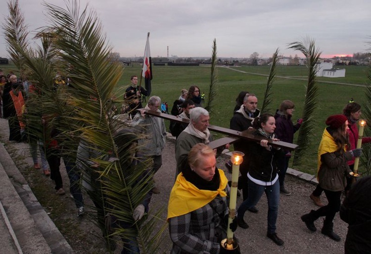 Droga Krzyżowa na Majdanku