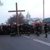 W tym roku Droga Krzyżowa ulicami Łowicza wyruszyła spod kościoła Chrystusa Dobrego Pasterza