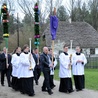 Procesja z palmami z kościoła św. Doroty na pola skansenu