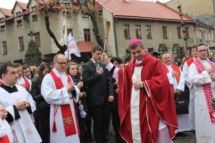 Niedziela Palmowa Młodych: procesja do katedry - cz. 1