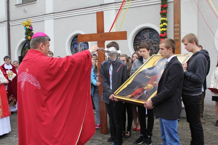 Niedziela Palmowa Młodych: procesja do katedry - cz. 1