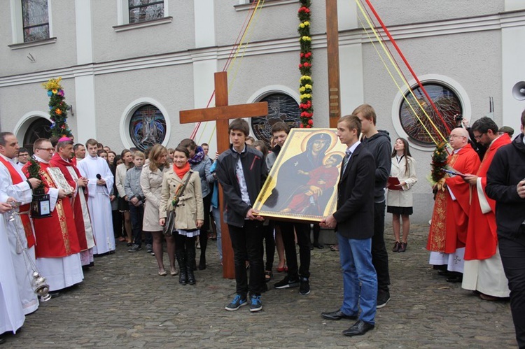 Niedziela Palmowa Młodych: procesja do katedry - cz. 1