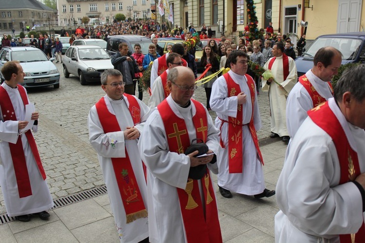 Niedziela Palmowa Młodych: procesja do katedry - cz. 2