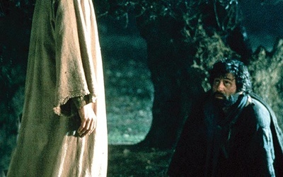 Zeffirelli uważał, że w roli Jezusa powinien wystąpić aktor jeszcze nieznany, ale utalentowany. Ostatecznie wybrał Roberta Powella