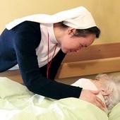  – Modlę się za wszystkich chorych czekających na przyjęcie do hospicjum, za ich rodziny, bo za każdym wnioskiem kryje się tragedia najbliższych, którzy czasem nawet już nie wiedzą, co robić, jak pomóc chorym – mówi s. Rita