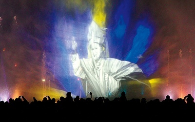  W dniu ogłoszenia papieża świętym zaplanowano m.in. specjalny, papieski pokaz fontanny multimedialnej na wrocławskiej pergoli przy Hali Stulecia