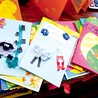 Kolorowe, wesołe i bardzo świąteczne – takie kartki przygotowały dzieci dla uczestników śniadania wielkanocnego