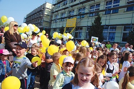  Jan Paweł II na nowo połączy Polaków. Na zdjęciu: Marsz Świętości w Rypinie z okazji beatyfikacji papieża w 2011 roku