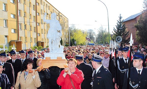 Za figurą św. Michała poszło bardzo wielu mielczan