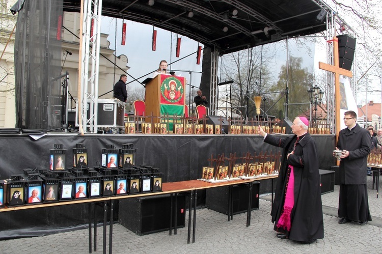 Przekazanie replik symboli ŚDM