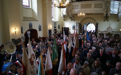 Msza św. z udziałem pocztów sztandarowych w intencji pomordowanych Polaków na Wschodzie
