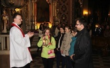 Delegacje parafii dekanatu jawiszowickiego odebrały Iskrę Miłosierdzia w sanktuarium Chrystusa Cierpiącego w Bielanach