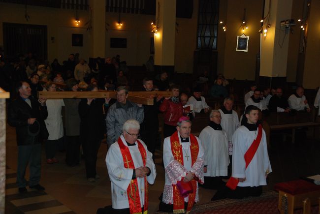 Droga krzyżowa w Ostrowcu