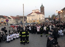 Drogę Krzyżową przygotowała parafia św. Mateusza. W jej przebieg włączyły się parafie św. Józefa i bł. Jana Pawła II