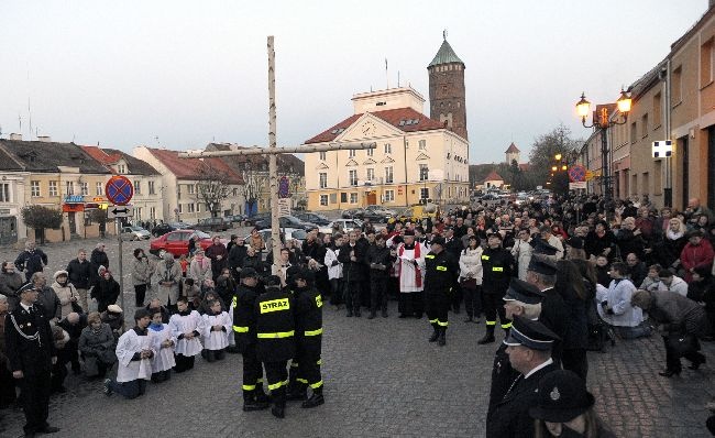 Drogę Krzyżową przygotowała parafia św. Mateusza. W jej przebieg włączyły się parafie św. Józefa i bł. Jana Pawła II