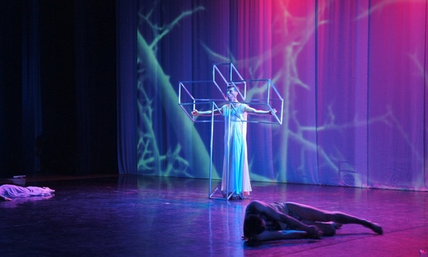 "Pasję" na deskach skierniewickiego MOK wystawił Kielecki Teatr Tańca
