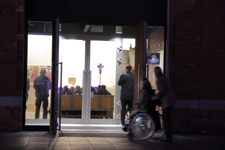 Noc Konfesjonałów w centrum handlowym