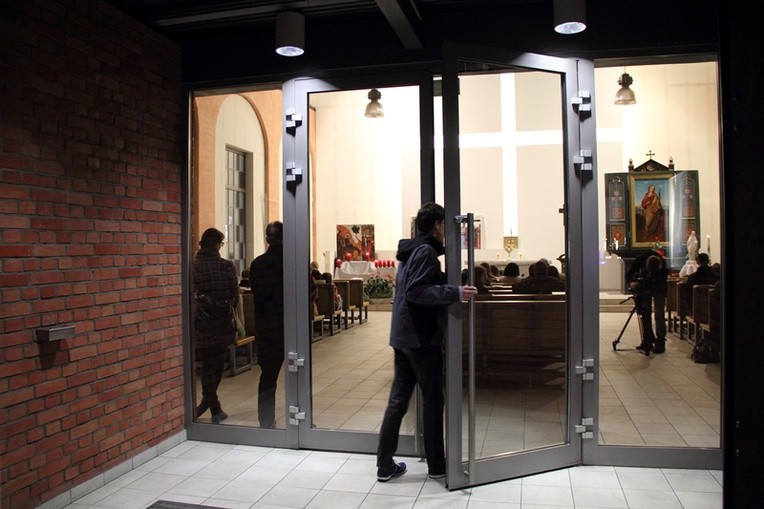 Noc Konfesjonałów w centrum handlowym