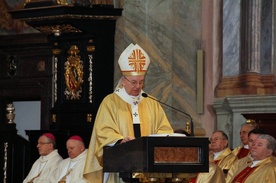 Arcybiskup Stanisław Budzik dziękował Panu Bogu za 300 lat istnienia Metropolitalnego Seminarium Duchownego. 