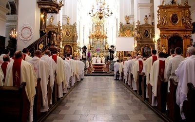 Msza św. Krzyżma w bazylice katedralnej w Łowiczu