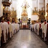 Msza św. Krzyżma w bazylice katedralnej w Łowiczu