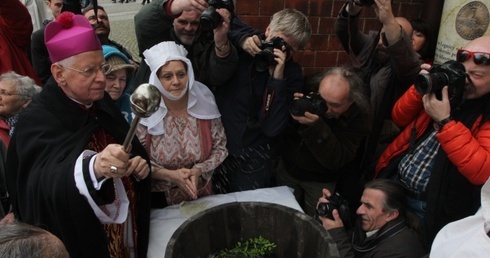 Grosik przed katedrą