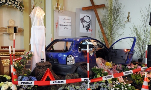 Tegoroczny Grób Pański to pomysł proboszcza, ks. Leszka Sokoła i owoc wspólnej pracy grona parafian