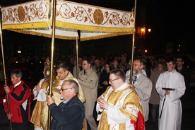 - Prawdą o Chrystusie Zmartwychwstałym trzeba się dzielić - rezurekcyjna procesja wokół katedry św. Mikołaja w Bielsku-Białej