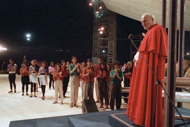 ”Doznawałem wzruszenia na widok spontanicznej radości i miłości młodych do Boga i do Kościoła” - pisał Jan Paweł II
