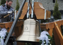  Montaż zawieszenia dla „prawdopodobnie najlepszego dzwonu w historii polskiego ludwisarstwa” –  Czernica k. Rybnika, 15 kwietnia